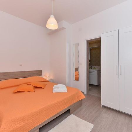 Rooms Old Town Zara Esterno foto