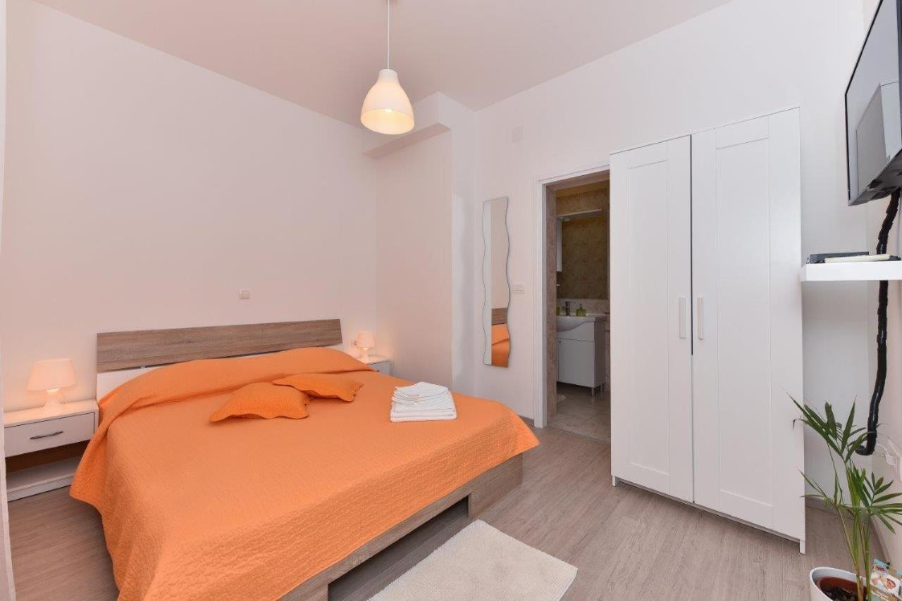 Rooms Old Town Zara Esterno foto