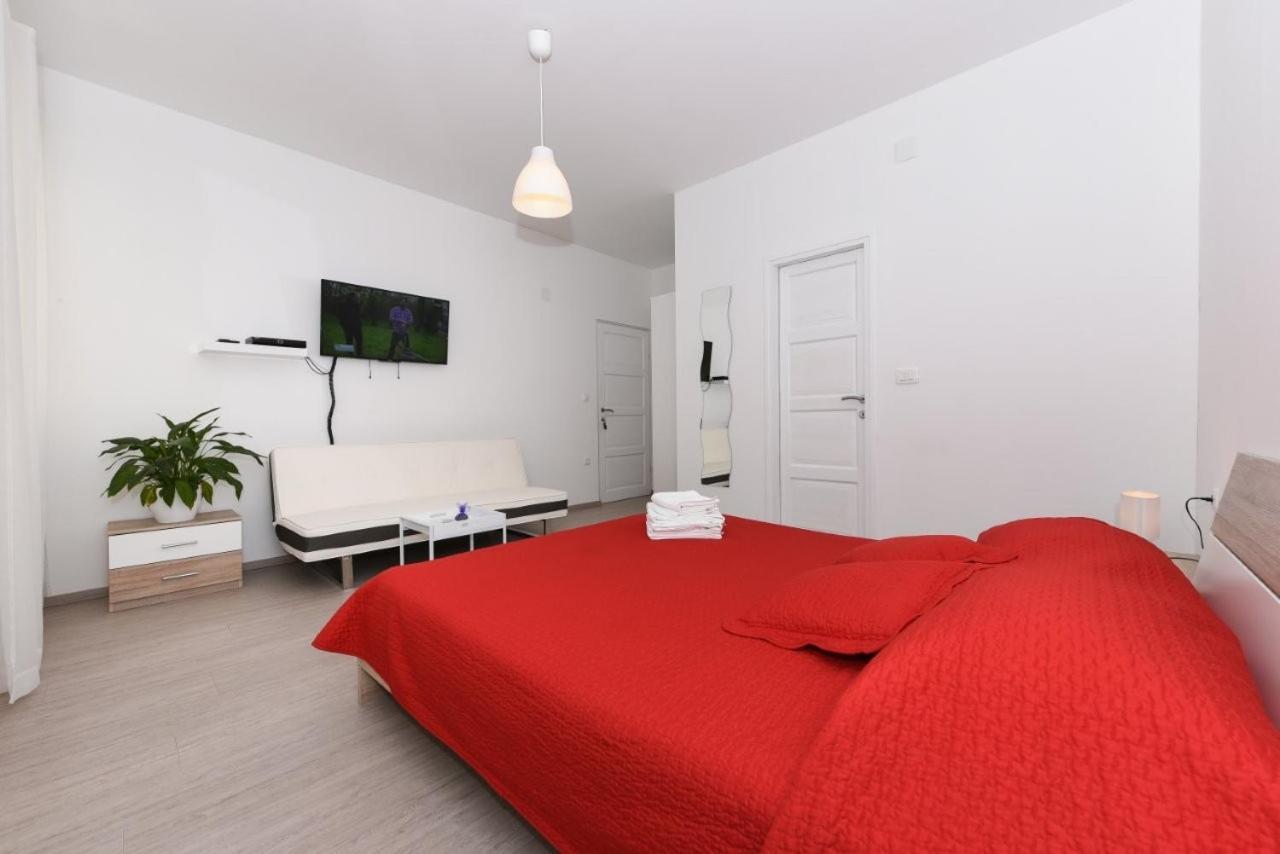 Rooms Old Town Zara Esterno foto