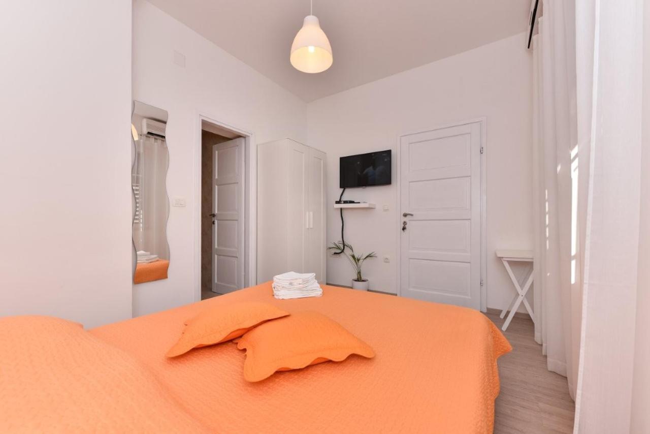 Rooms Old Town Zara Esterno foto