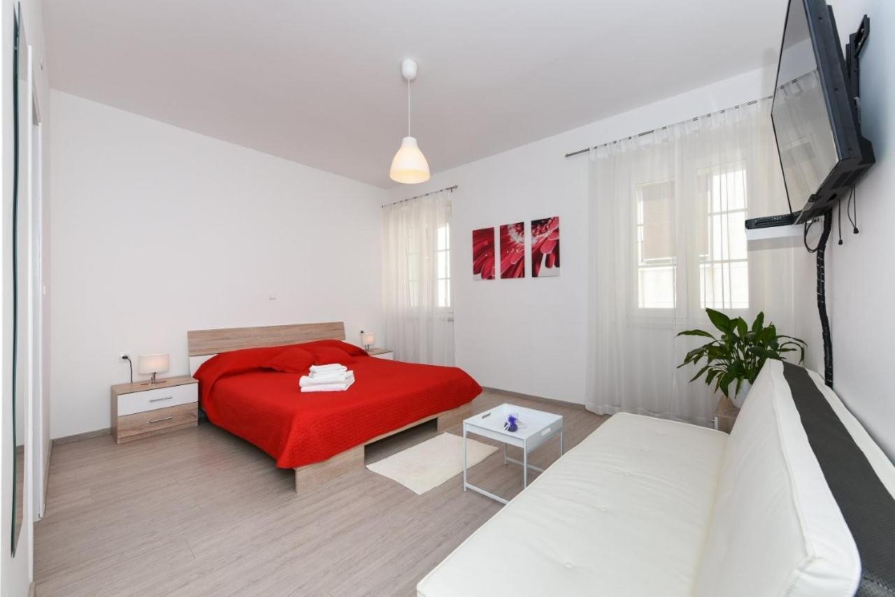 Rooms Old Town Zara Esterno foto