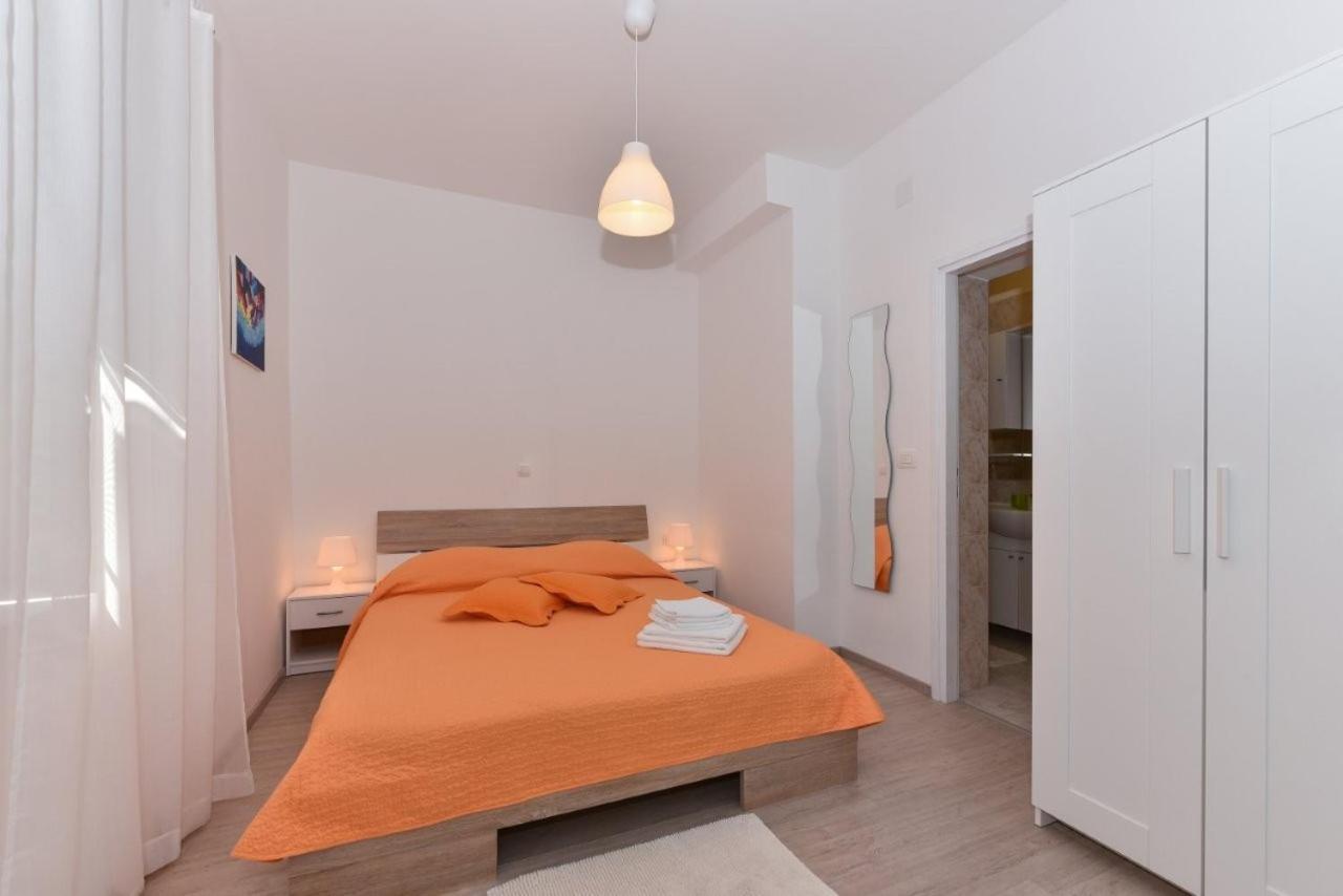 Rooms Old Town Zara Esterno foto