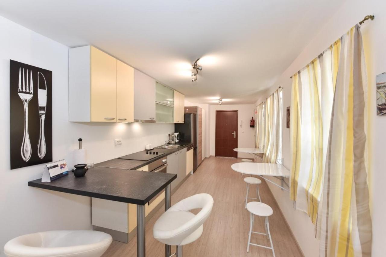 Rooms Old Town Zara Esterno foto